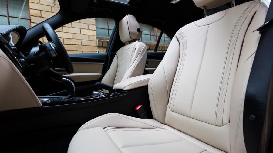 Интерьер BMW 330i 100 Year Edition 2016 года  (AU) (фото 9 из 19)